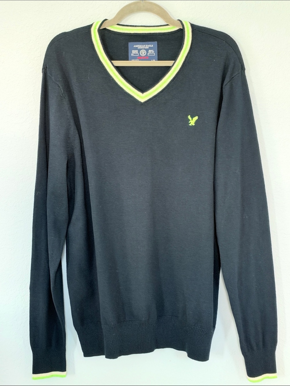 NWT American Eagle Men's L Navy V-Neck Sweater Neon Green 100% Cotton